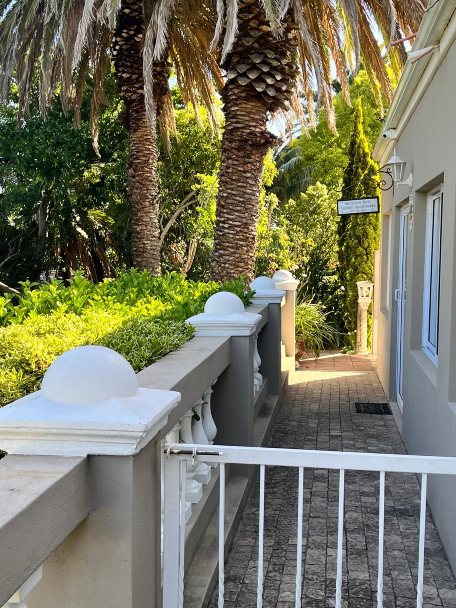 Somerset West Garden Apartments 1 Экстерьер фото